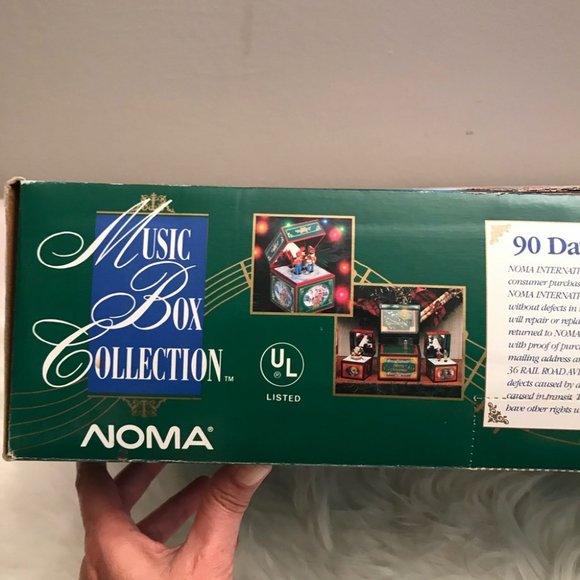 Vintage Noma Music box Christmas Collection plays 18 songs animated. - Picture 15 of 16